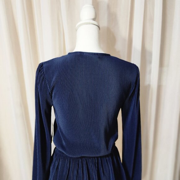 NWT- Navy Ribbed Peplum Long Sleeved Blouse - Picture 3 of 4